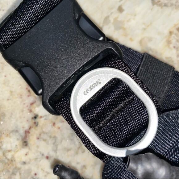 Orbitkey $89 Urban Sling Black Unisex Crossbody Travel Bag (4L) EUC - Picture 6 of 16